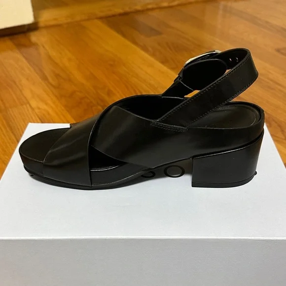 New in box. Aerosoles. Chrystie black leather sandal. 7.5 - Picture 5 of 6